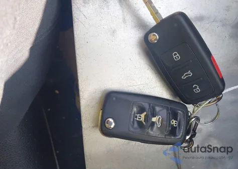 2013 Volkswagen Passat 2.5L Se z USA, uszkodzony, nr VIN 1VWBH7A36DC004946